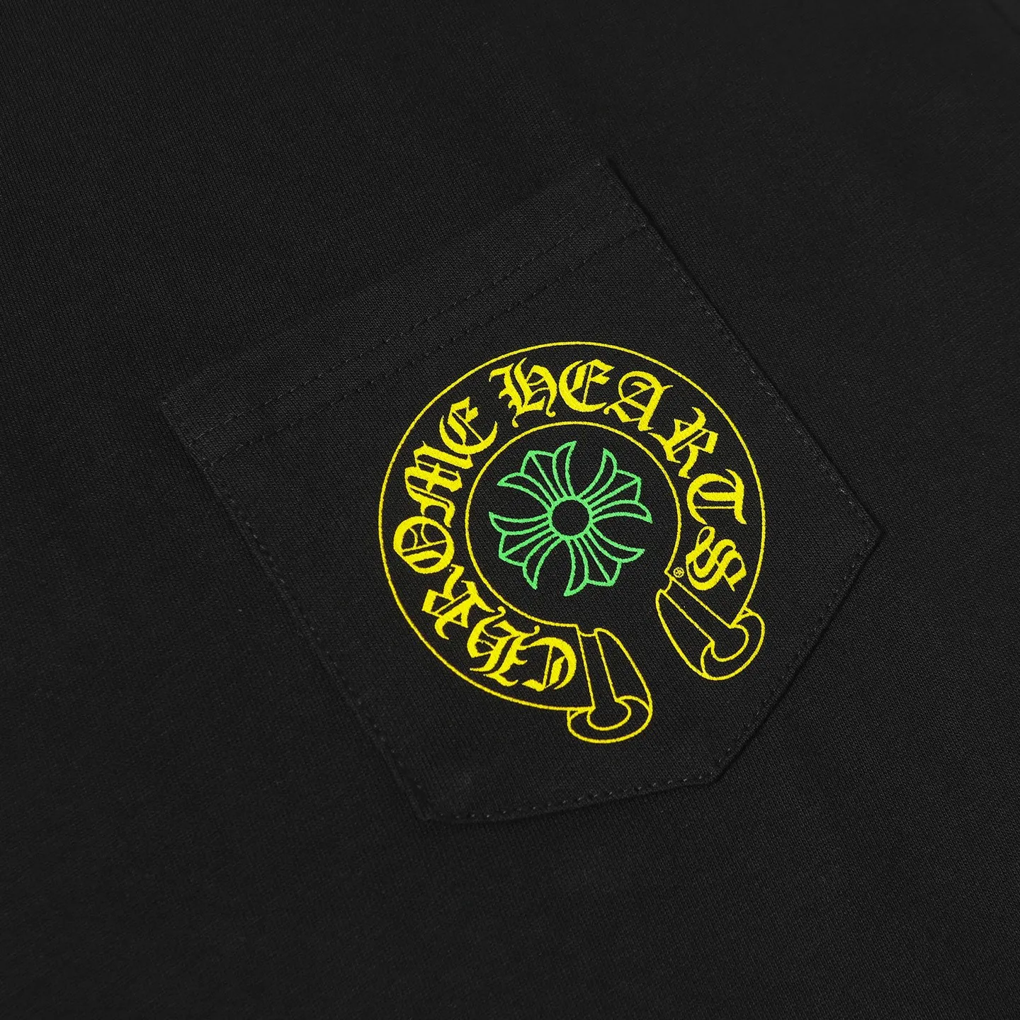 🅿️180 CHROME HEARTS/Chrome Heart CH cross print short-sleeved T-shirt The fabric is made of 280g heavy combed cotton, customized with 32 count 1*1 threads. The ready-made garments are washed twice. The fabric is comfortable and skin-friendly without any strange feeling. It is custom-dyed fabric with high textile density and good drape. It is not easy to deform. The thick texture and compact spinning process will not affect the breathability of the fabric. The saturation of the color is very high. Imported digital direct-injection printing technology. A versatile and good-looking short sleeve. The loose fit covers the flesh and looks slim. Size: XS-L
